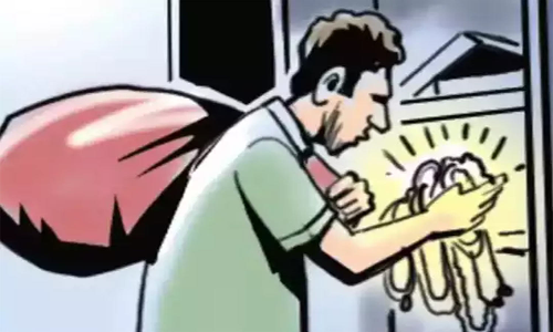 3 வீடுகள், கோவிலில் நகை, பணம் கொள்ளை