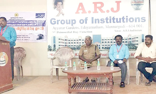 ஏ.ஆர்.ஜெ. பொறியியல் கல்லூரியில் சாலை பாதுகாப்பு விழிப்புணர்வு முகாம்