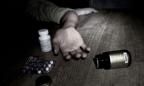 பாஸ்ட் புட் கடைக்காரர் விஷம் குடித்து தற்கொலை