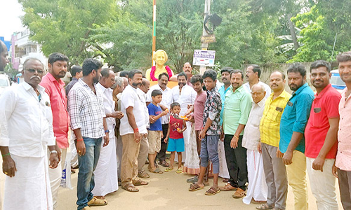 தஞ்சை தெற்கு மாவட்ட காங்கிரஸ் சார்பில் முன்னாள் பிரதமர் இந்திரா காந்தி பிறந்தநாள் விழா