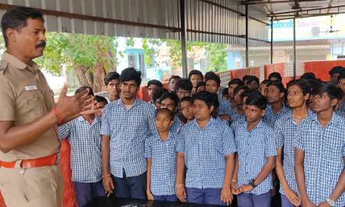 ஊத்துக்கோட்டையில் மாணவர்களுக்கு விழிப்புணர்வு