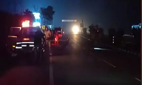 ராமநாதபுரம் அருகே கார் மீது அரசு பேருந்து மோதி விபத்து - 3 பேர் பலி