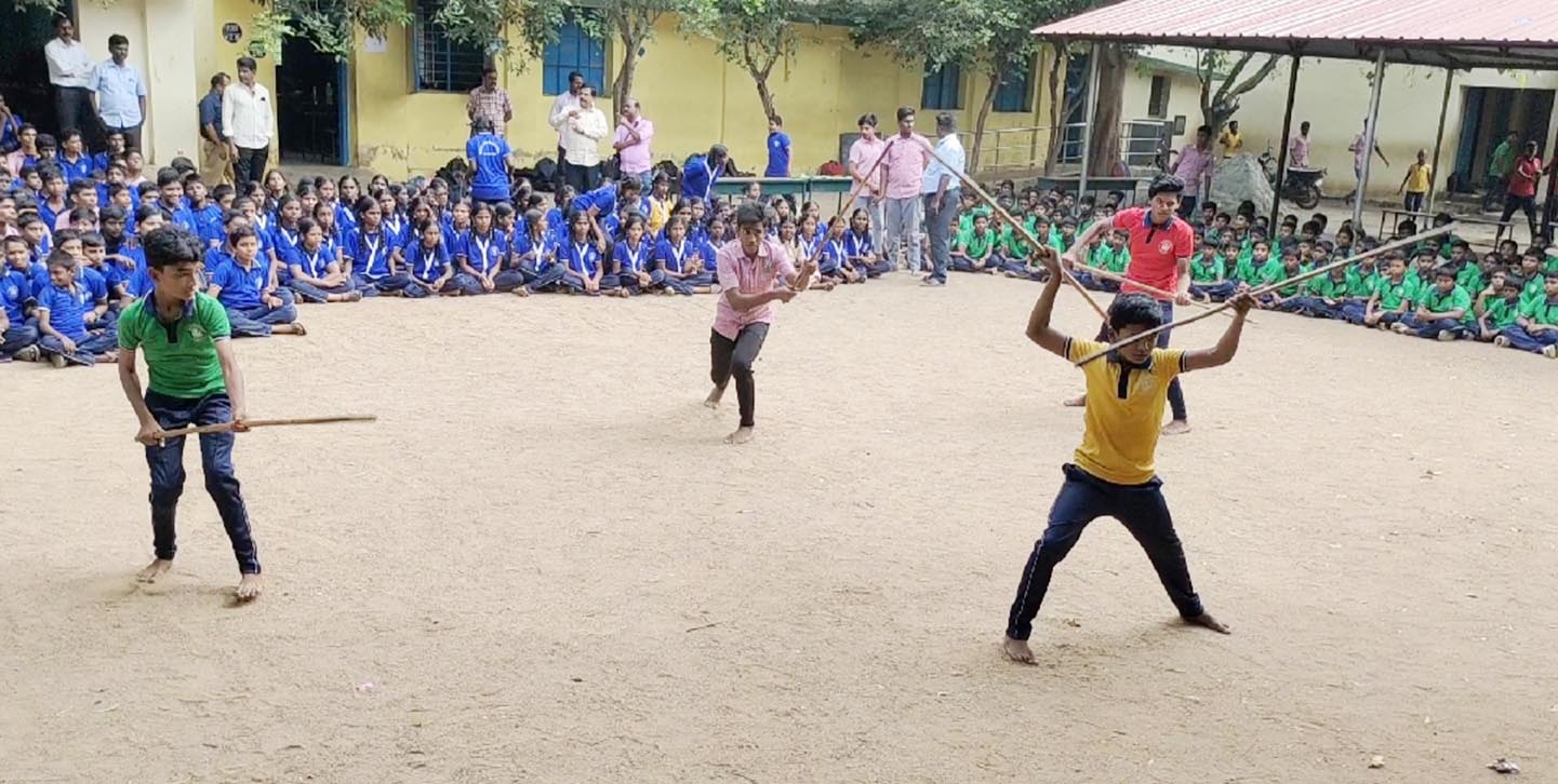 புத்தகப்பை இல்லா தினம் கடைபிடிப்பு