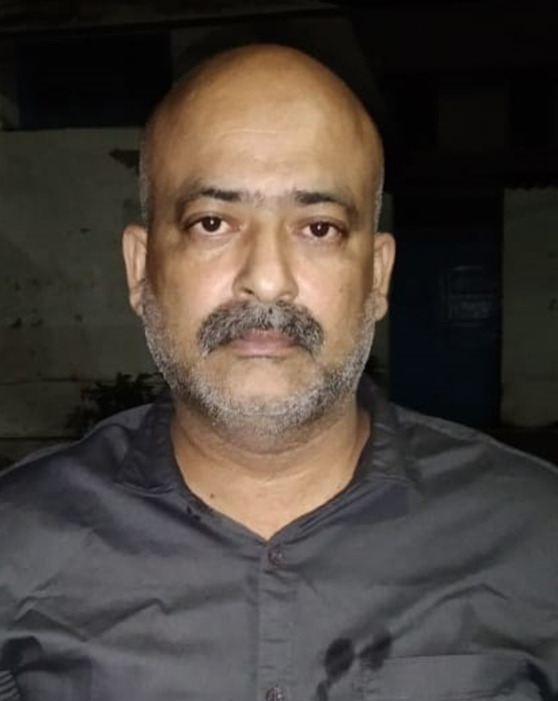 கோர்ட்டில் சரணடைந்த முன்னாள் உதவியாளர் சிறையில் அடைப்பு