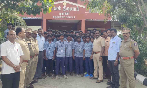 சூளகிரி காவல் நிலைத்தில்  மாணவர்களுக்கு விழிப்புணர்வு