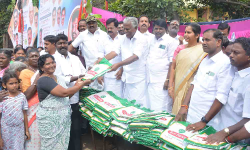 கிருஷ்ணகிரியில்   அ.தி.மு.க. சார்பில் நலத்திட்ட உதவிகள்