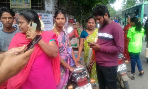 கர்ப்பிணி பெண்ணை அலை கழிப்பு  போக்குவரத்து போலீசார்