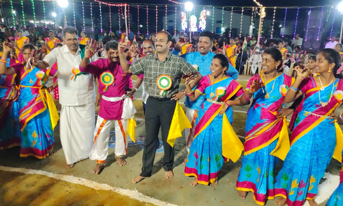 கருமத்தம்பட்டியில் பம்பை அடித்து ஒயிலாட்டம் ஆடிய கோவை கலெக்டர்