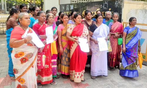 நெல்லை டவுனில் செல்போன் டவர் அமைக்கும் முடிவை கைவிட வேண்டும் - கலெக்டர் அலுவலகத்தில் பொது மக்கள் மனு