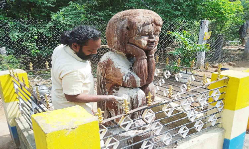 கிரிவலப் பாதையில் மர சிற்பங்கள் சீரமைப்பு