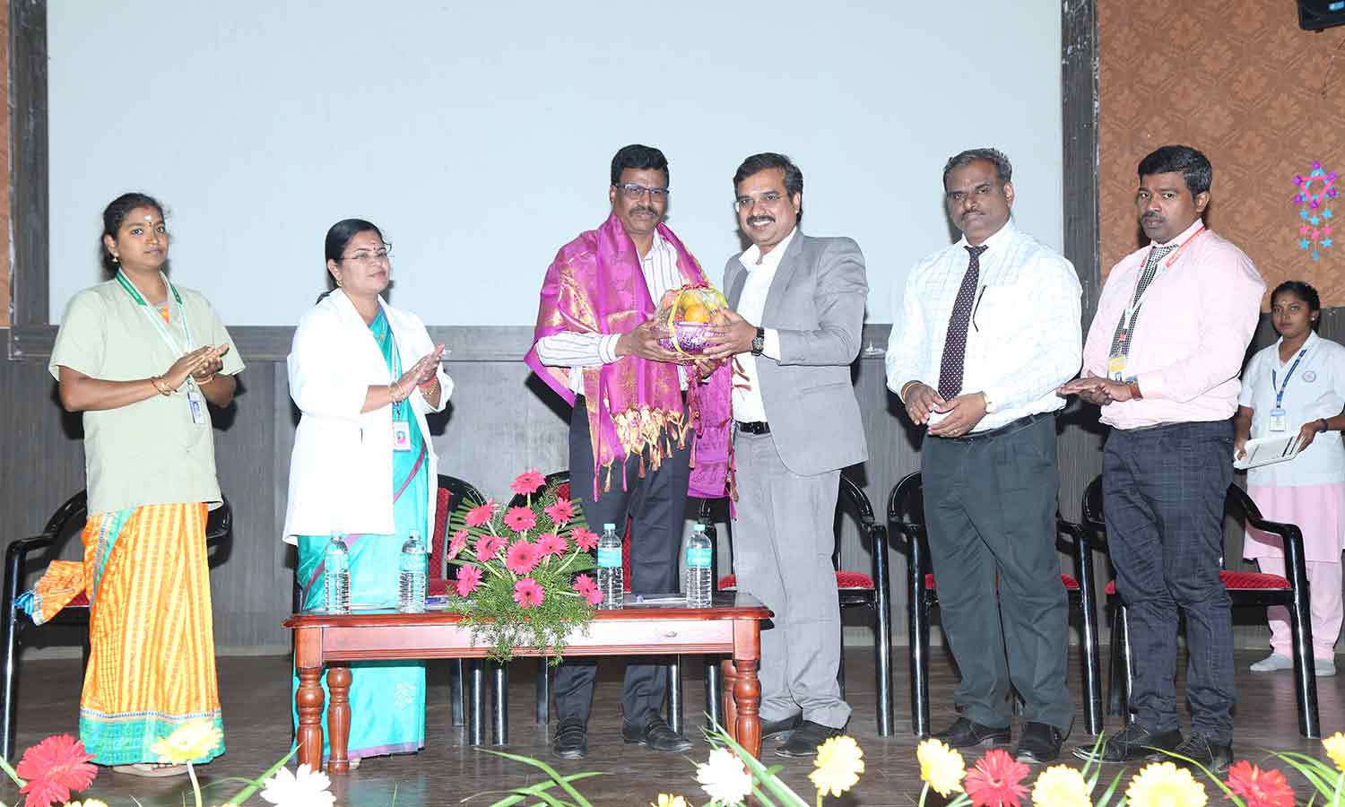 மாணவர்கள் அறிமுக விழா