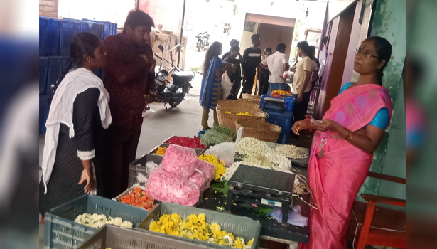 பனிப்பொழிவால் பூக்களின் விலை உயர்வு