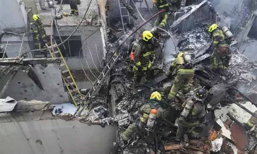 கொலம்பியாவில் குடியிருப்பின் மீது விழுந்து நொறுங்கிய விமானம்- 8 பேர் உயிரிழப்பு