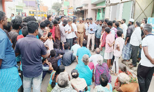 சோளிங்கரில் பொதுமக்கள் சாலை மறியல்