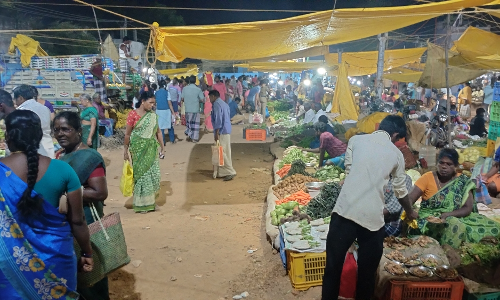 வார சந்தை சீரமைப்பால் பொதுமக்கள் மகிழ்ச்சி