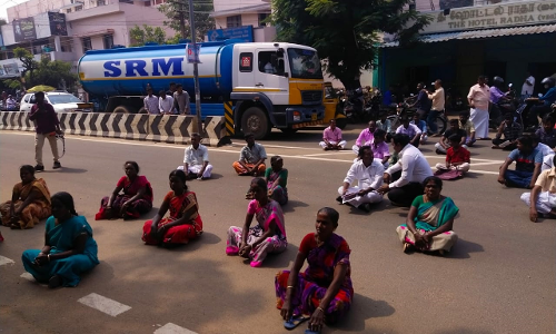 ஐஜி அலுவலகம் முன்பு சாலை மறியல்