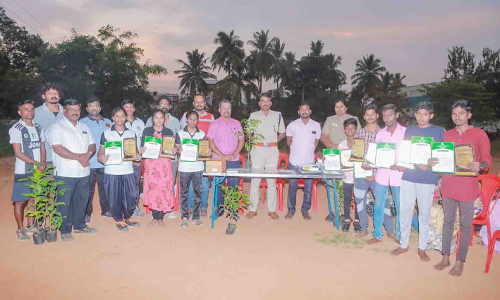 ஊத்தங்கரையில் மாநில சிலம்பாட்ட போட்டி:  வெற்றி பெற்ற மாணவ, மாணவியருக்கு பாராட்டு