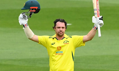 டிராவிஸ் ஹெட், வார்னர் அதிரடியால் 355 ரன்கள் குவித்த ஆஸ்திரேலியா: இலக்கை அடைய போராடும் இங்கிலாந்து