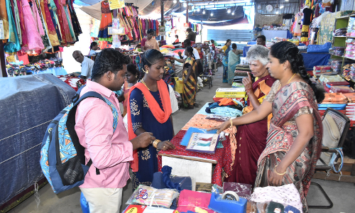 ஈரோடு ஜவுளி சந்தையில் சில்லரை வியாபாரம் மந்தம்