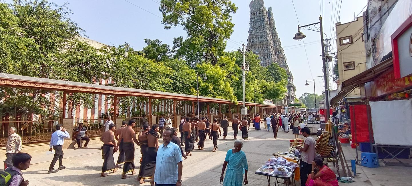 மதுரைக்கு அய்யப்ப பக்தர்கள் வருகை அதிகரிப்பு