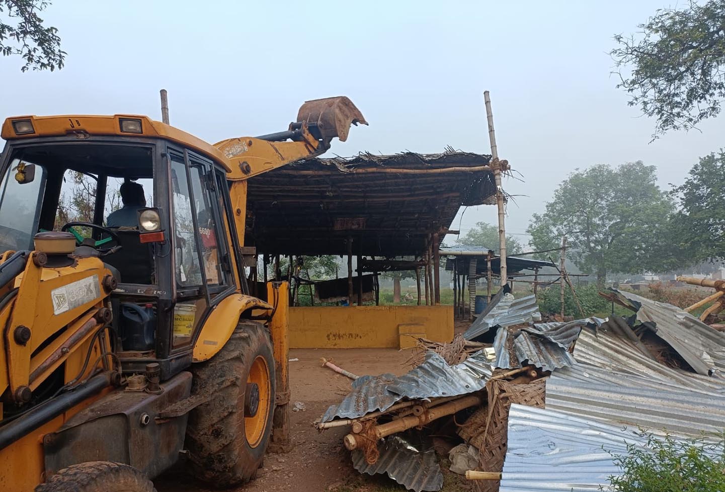 அனுமதியின்றி செயல்பட்ட 15 இறைச்சி கடைகள் அகற்றம்