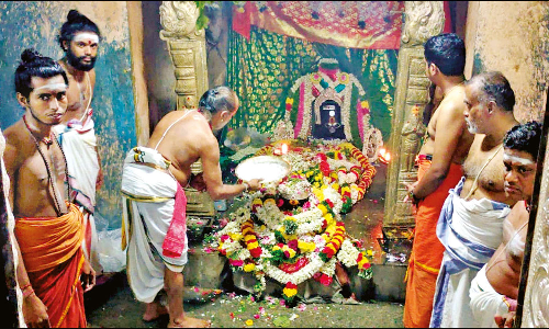 பொது ஆவுடையார் கோவில் கார்த்திகை முதல் சோமவார விழாவில் திரளான பக்தர்கள் பங்கேற்பு