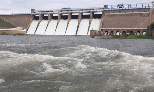 கூடுதல் தண்ணீர் திறப்பால் தொடர்ந்து சரிந்து வரும் வைகை அணை நீர்மட்டம்