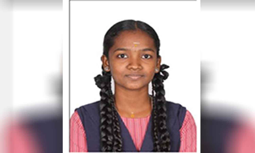 ஊத்துக்குளி கொங்கு மெட்ரிக் பள்ளி மாணவி சாதனை