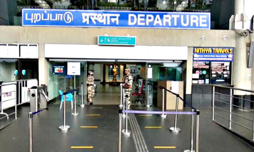 மதுரை விமான நிலையத்தில் வி.ஐ.பி. பாதை மூடல்- பயணிகள் தவிப்பு