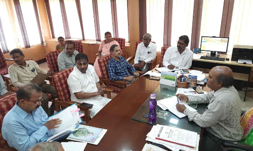 மின்துறை அதிகாரிகளுடன் -  நேரு எம்.எல்.ஏ. ஆலோசனை