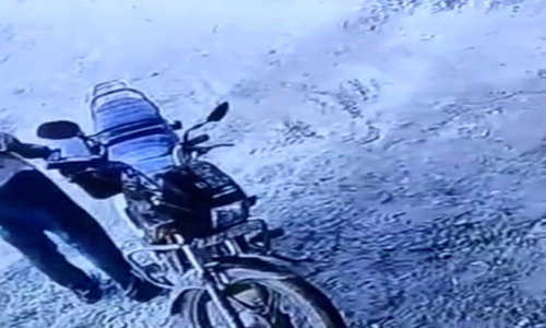 வேப்பூரில்   மோட்டார் சைக்கிளில் இருந்த ரூ.1.50 லட்சம் கொள்ளை