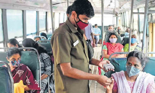 அரசு பேருந்துகளில் மகளிரை அலைக்கழிக்கக்கூடாது - டிரைவர், கண்டக்டர்களுக்கு அதிகாரி உத்தரவு