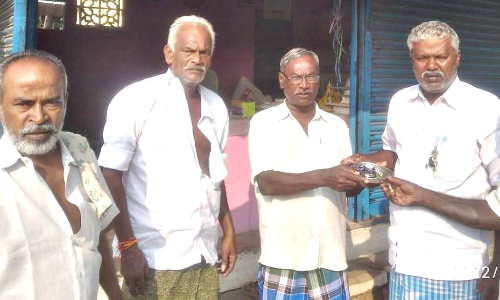 அரிட்டாபட்டி கிராம மக்கள் இனிப்பு வழங்கி கொண்டாட்டம்