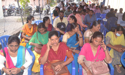 அரசு எச்சரிக்கையையும் மீறி அமைச்சக ஊழியர்கள் விடுப்பு எடுத்து தர்ணா