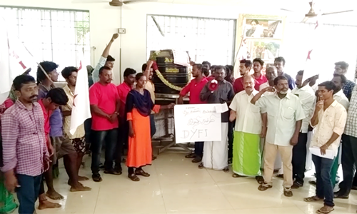 செயல்படாத குடிநீர் எந்திரத்திற்கு மாலை அணிவித்து அஞ்சலி