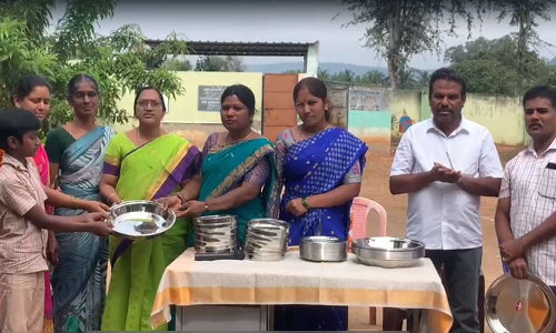 நாச்சிகுப்பம் அரசு பள்ளியில்  விளையாட்டு போட்டிகளில் சாதனை  படைத்த மாணவர்களுக்கு பரிசளிப்பு