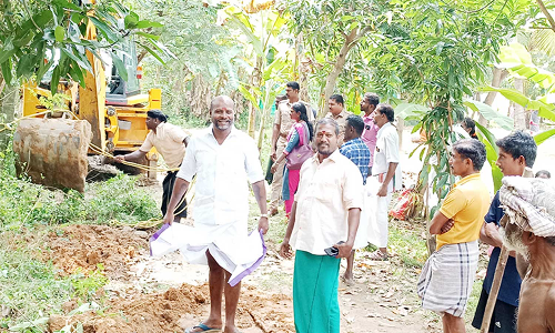 வாய்க்காலில் இருந்த ஆக்கிரமிப்புகள் அகற்றம்