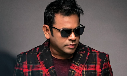 நீங்கள் பார்க்க விரும்பும் மாற்றமாக இருங்கள்.. எலக்ட்ரிக் காருடன் ஏ.ஆர்.ரகுமான்..