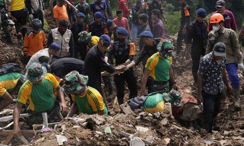 271 பேரை பலி வாங்கிய இந்தோனேசியா நிலநடுக்கம்- மழையால் மீட்பு பணிகள் நிறுத்தம்