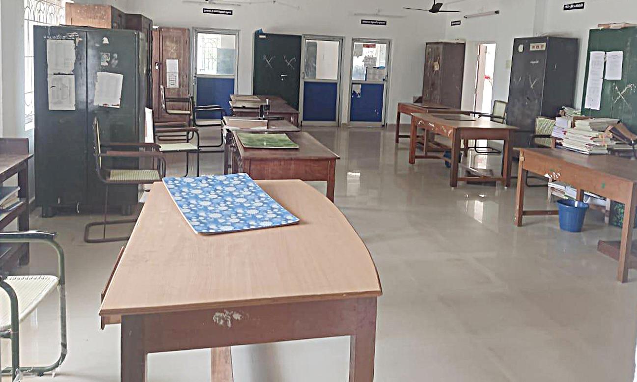 ஊரக வளர்ச்சித்துறை அலுவலர்கள் 2-வது நாளாக போராட்டம்