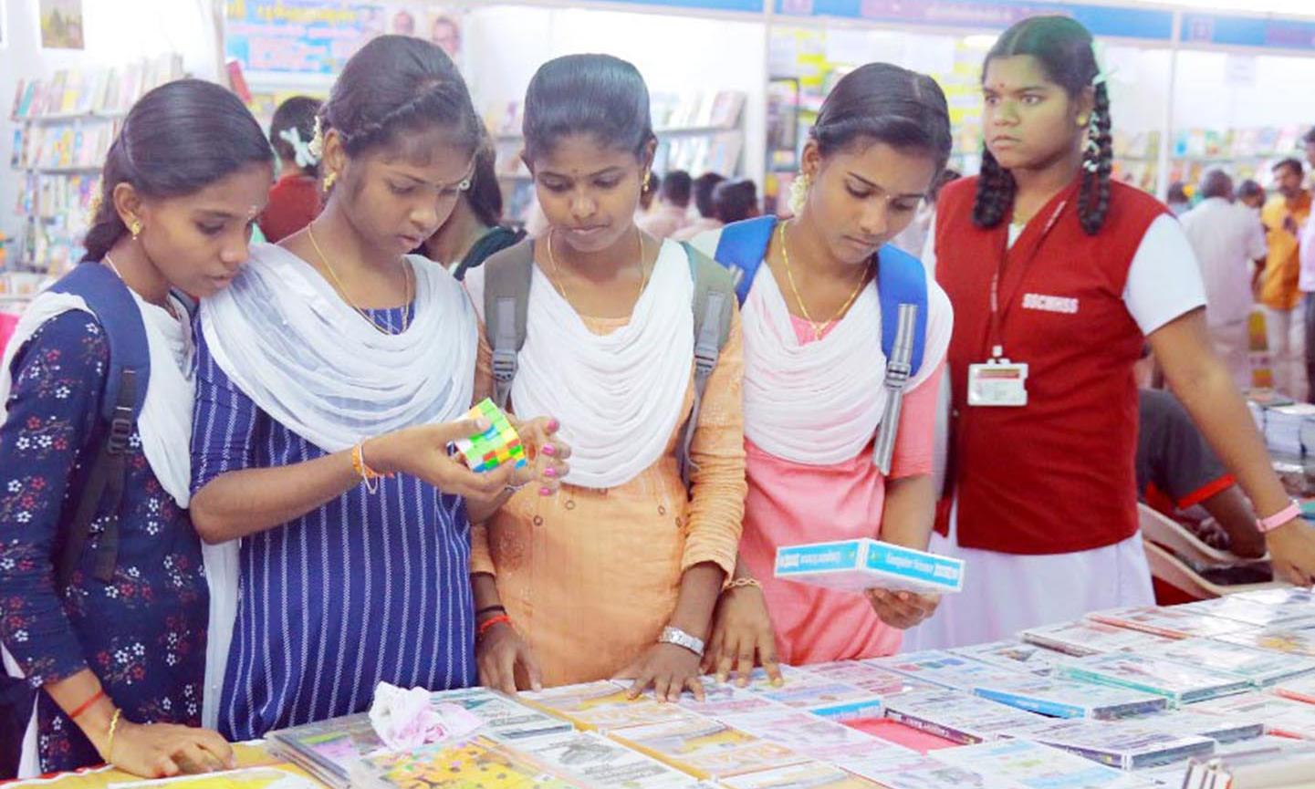 புத்தக திருவிழாவில் புத்தகம் வாங்குபவர்களுக்கு குலுக்கல் முறையில் பரிசு