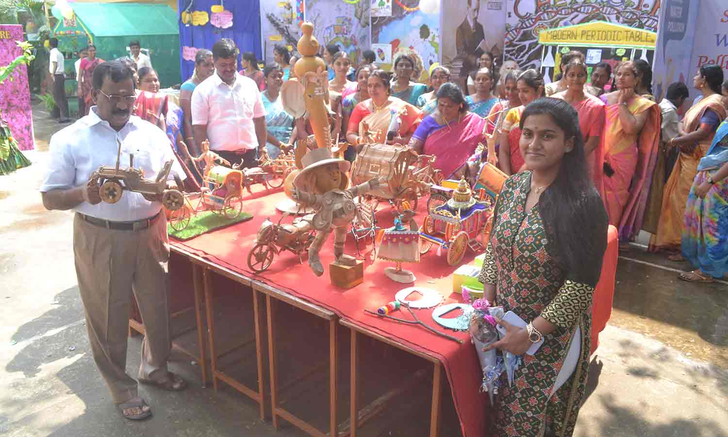 அறிவியல்-கைவினை பொருட்கள் கண்காட்சி