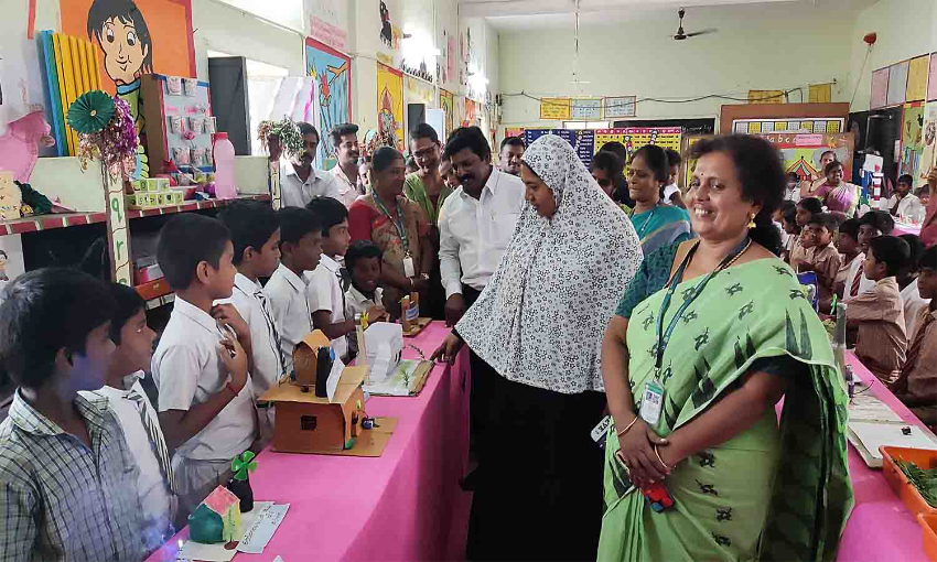 நெருப்பெரிச்சல் பள்ளியில்  அறிவியல் கண்காட்சி