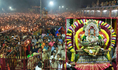 மேல்மலையனூர் அங்காளபரமேஸ்வரி அம்மன் கோவிலில் ஊஞ்சல் உற்சவம்