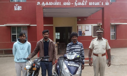 ஊட்டி-கோத்தகிரி சாலையில் பைக் ரேசில் ஈடுபட்ட 3 பேரை மடக்கி பிடித்த பொதுமக்கள்