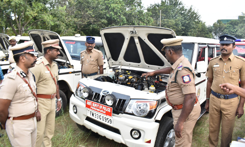 மேற்கு மண்டல ஐ.ஜி. சுதாகர் வாகனங்களை பார்வையிட்டு ஆய்வு