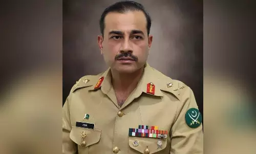 பாகிஸ்தானில் புதிய ராணுவ தளபதியை நியமித்தார் பிரதமர்: அரசியல் நெருக்கடி தீவிரமடைய வாய்ப்பு