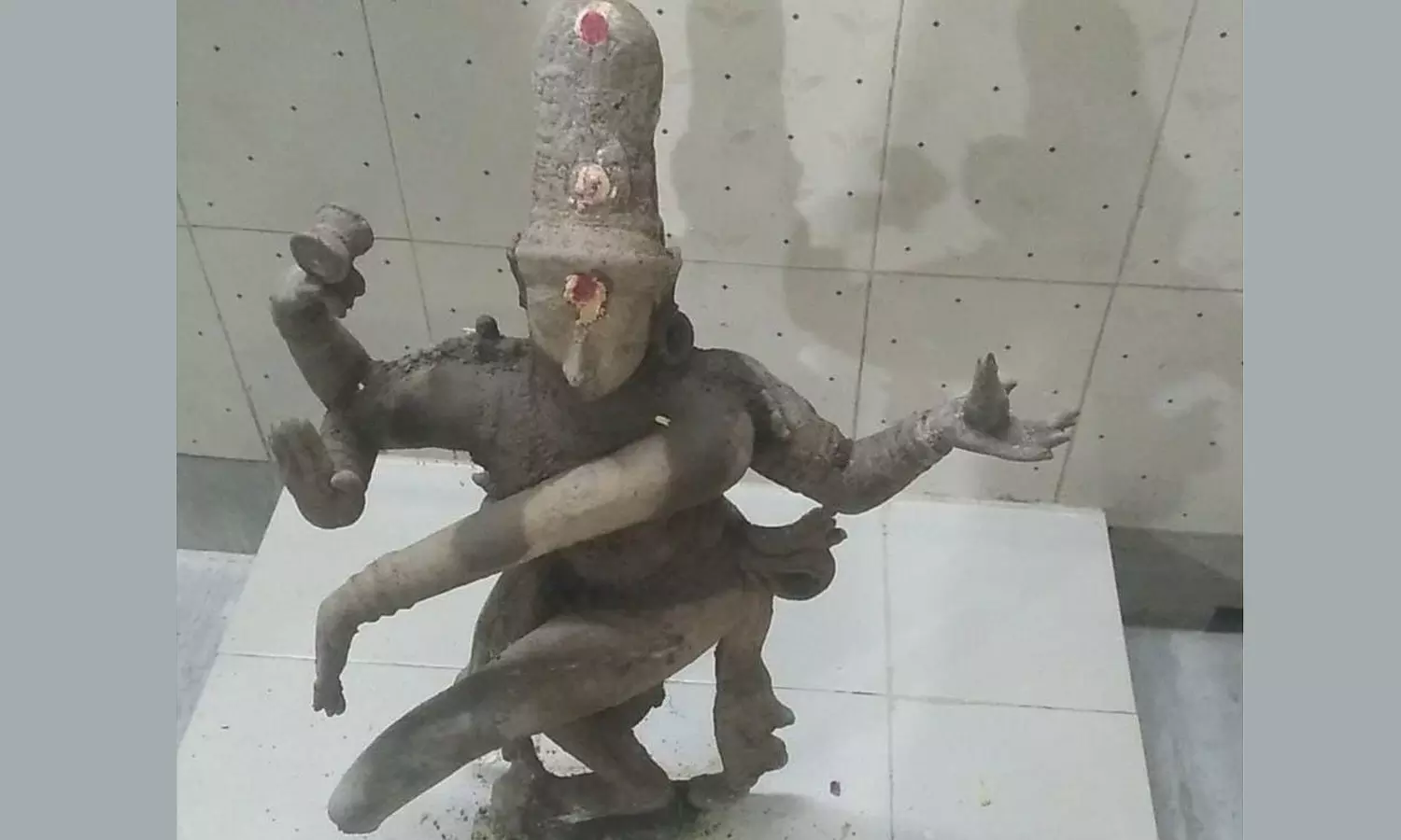 சிவகிரி கிருஷ்ணர் கோவிலில் 2½ அடி உயர பஞ்சலோக சிலை கண்டுபிடிப்பு சிவகிரி கிருஷ்ணர் கோவிலில் 2½ அடி உயர பஞ்சலோக சிலை கண்டுபிடிப்பு