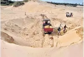 மாட்டு வண்டி தொழிலாளர்களுக்காக  மணல் குவாரி அமைக்க அதிகாரிகள் முடிவு