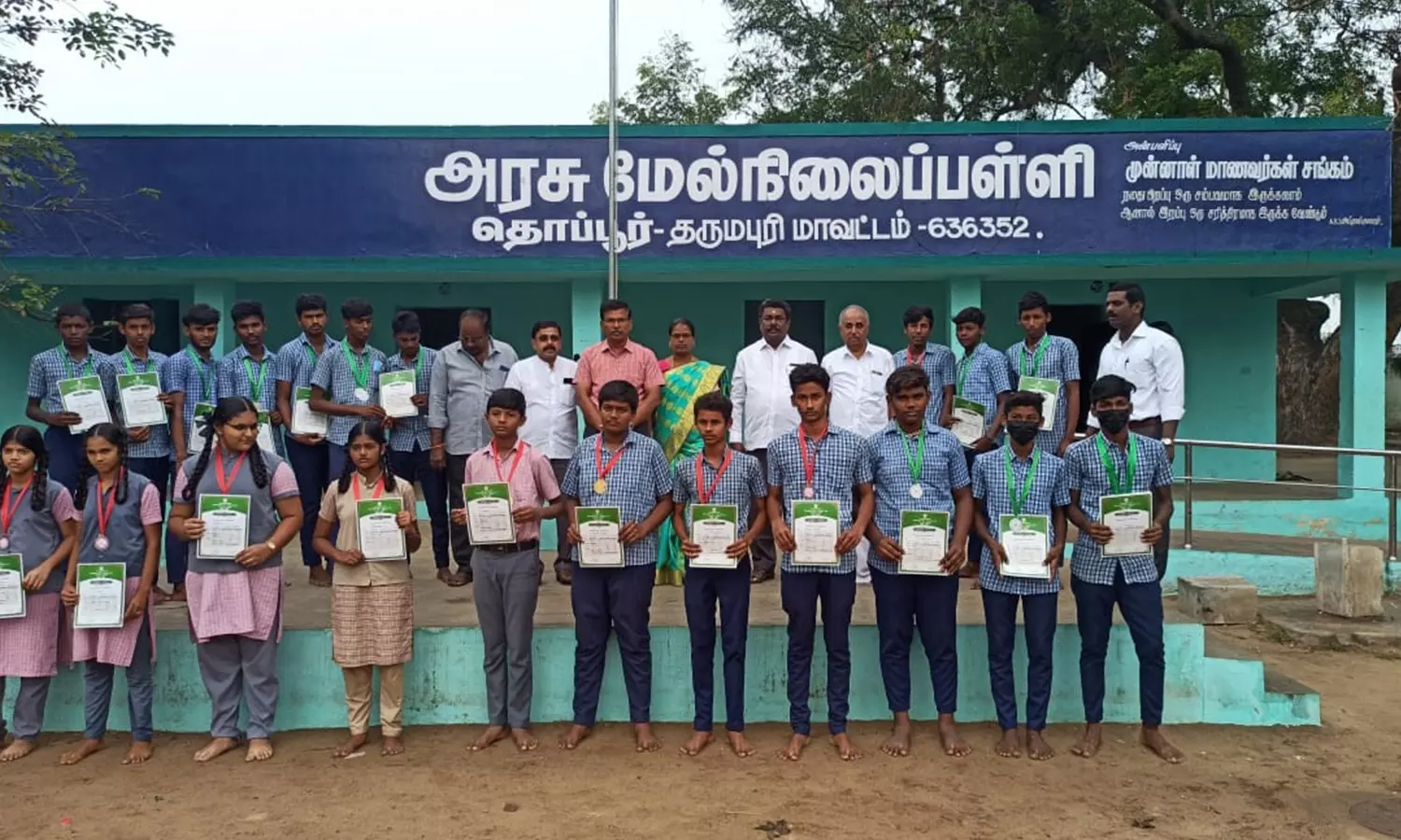 வெற்றி பெற்ற மாணவர்களுக்கு பாராட்டு வெற்றி பெற்ற மாணவர்களுக்கு பாராட்டு